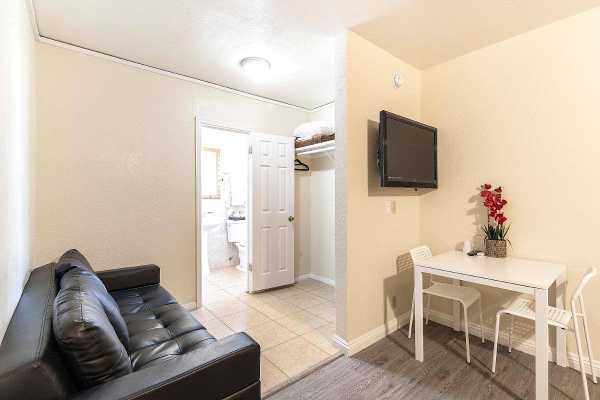 Popular attractions Area Nearby Property